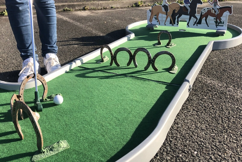 Mini-golf Équestre